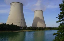 Awaryjnie wyłączono cztery bloki francuskiej elektrowni jądrowej Tricastin