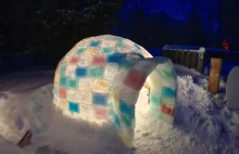 Man built the coolest igloo from blocks of colored ice (ENG)