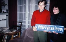 Sikorski w 1989 ze zdobyczną tabliczką