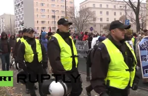 Manifestacja domagajacych sie solidarnosci z uchodźcami.