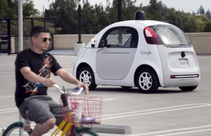 Autonomiczne pojazdy Google potrafią odczytywać zachowanie rowerzystów