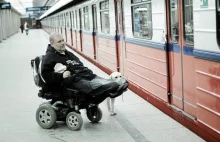 O niepełnosprawnym, który zamiast się poddać walczy o lepsze miasto