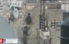 Izraelski żołnierz vs murek