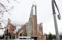 Kraśnik: Zamiast dachu kościoła będą siłownie pod chmurką