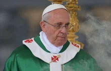 Papież Franciszek robi porządek z pedofilami w kosciele.