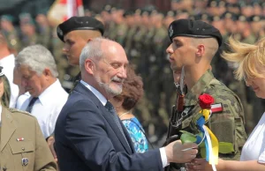 Macierewicz na przysiędze: To nowa polska armia, która obroni Polskę