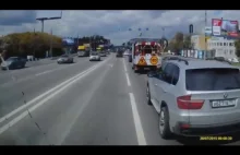 Kierowca BMW Blokuje przejazd Karetki pogotowia
