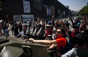 Chile: czy społeczeństwo kupi manewr polityków? Obiecują nową konstytucję
