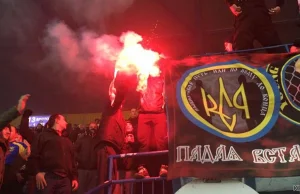 Ukraińcy spalili flagi Serbii podczas meczu piłkarskiego [+ FOTO / +VIDEO]...