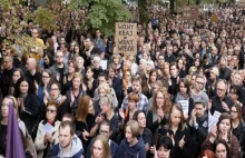 Pięciu rannych funkcjonariuszy po "czarnym proteście" w Poznaniu