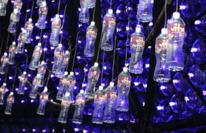Co można zrobić z 7 tys. plastikowych butelek i z LEDów?