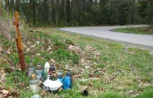 Gdy Magda konała w rowie, jej koledzy martwili się rozbitym samochodem