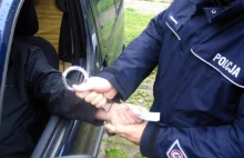 Kierowca podczas kontroli drogowej włożył w notatnik policjanta 1000 zł