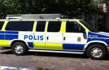 Szwecja: pojazd policji zaatakowany przez imigrantów za pomocą granatów. [ENG]