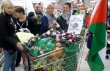 Belfast demonstrators remove 'Israeli' goods from shelves of Sainsbury's...
