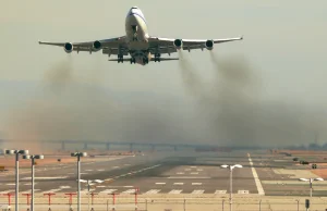 PE chce złagodzić wymogi emisji CO2 dla linii lotnicznych