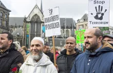 Muzułmanie uczcili pamięć ofiar zamachów w Brukseli. "Islam oznacza pokój"