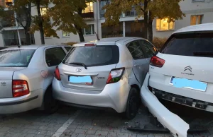 Przytulanki na parkingu