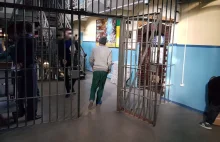 Więźniowie ze Strzelec Opolskich pozwali gminę za... SMOG nad spacerniakiem