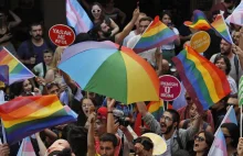 Odebrano stypendia i kredyty studentom, którzy uczestniczyli w paradzie LGBT.