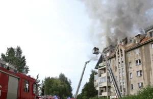 61-latek z zarzutem za spowodowanie pożaru. W mieszkaniu miał górę śmieci