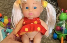 Transgenderowe lalki dla dzieci - z męskimi genitaliami pod sukienką