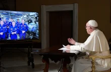 Franciszek rozmawiał z astronautami na orbicie. Zadał inżynierowi trudne pytanie