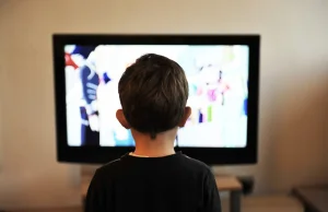 WHO apeluje: odciągnijcie dzieci od telewizorów