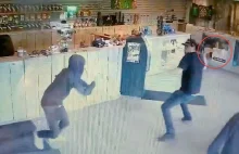 Napadli na sklep z marihuaną. Sprzedawca przepędził 4 złodziei szklanym bongiem