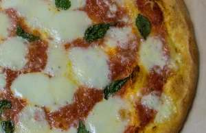 Jak zrobić w domu pizzę lepszą niż w większości pizzerii?