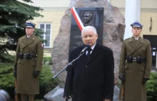 Przed Ratuszem w Warszawie nielegalnie postawiono pomnik. Urzędnicy...