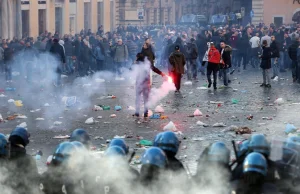 "Rzym jest zdewastowany i zraniony". Holenderscy pseudokibice zdemolowali...