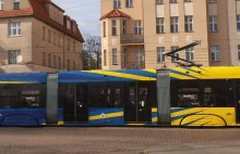 Trzy tramwaje zderzyły się w Toruniu. Kilkanaście osób jest rannych
