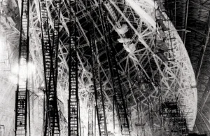 Zdjęcia przedstawiające budowę Zeppelinów