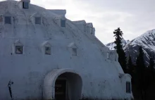 Opuszczony hotelu igloo na Alasce