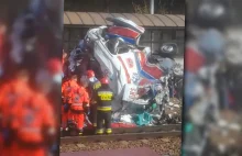 Nagranie z tragicznego zderzenia pociągu z karetką pogotowia w Puszczykowie