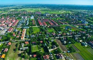 Puchną przedmieścia, a wyludniają się centra miast. To może kosztować miliardy