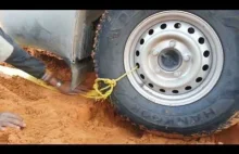 Jak wyciągnąć samochód zakopany w piasku na pustyni