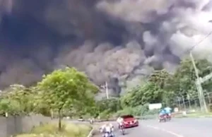 Wybuchł wulkan w Indonezji. Wcześniej w regionie tsunami i trzęsienie ziemi