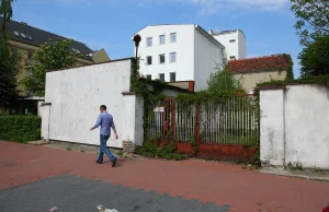 Anarchiści bezprawnie zajęli kamienicę. Dostaną lokal komunalny z urzędu miasta.