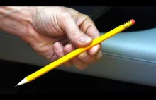 Rozpalanie ognia za pomocą ołówka.