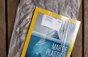 Plastikowa hipokryzja National Geographic - jeden numer i dwie plastikowe torby