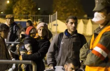 Jak Unia radzi sobie z uchodźcami? Chaos, emocje i brak strategii