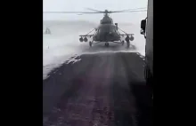 Wylądował wojskowym helikopterem na szosie i pytał kierowcę TIRa o drogę :)