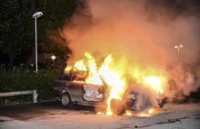 Zamieszki w Sztokholmie. Imigranci podpalali auta, atakowali metro