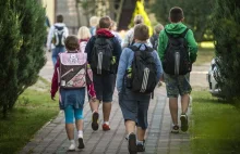 Kraków chce zakazać odwożenia dzieci do szkół samochodem