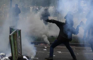 Zamieszki w Paryżu. Policja użyła armatek wodnych