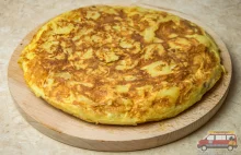 Tortilla de patatas - szybki i tani przepis na hiszpański omlet z ziemniakami