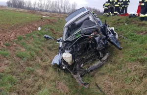 Śmiertelny wypadek kolo Strzegomia - Silnik zostal wyrwany z BMW
