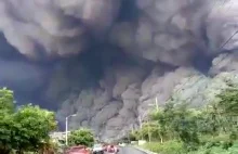 Postapokaliptyczne nagranie wybuchu wulkanu Fuego w Gwatemali.